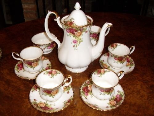 royal albert coffee set old country roses pattern comprising 4 cups saucers milk jug sugar bowl coffee pot
