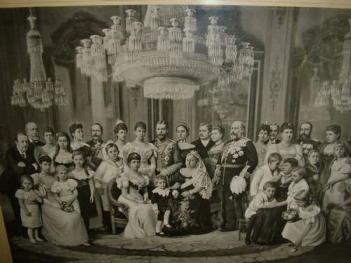 queen victoria's royal family photograph produced in 1897 showing her extended family tree with named of all members printed below