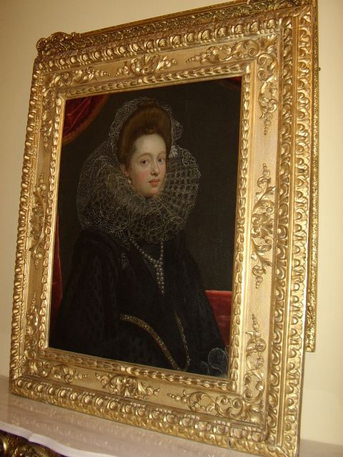 late 18th century oil portrait of an elegant elizabethan lady wearing her ruff neck collarpresented in a stunningly decorative hand made plaster gilt wooden frame size 48 x 40 inches